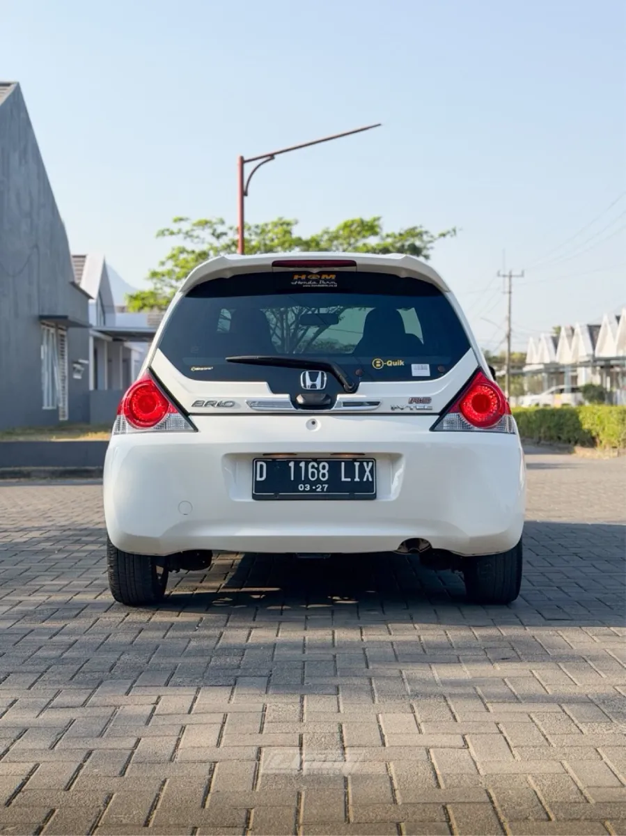 Foto Mobil Bekas Tampak Belakang Honda Brio 1.2 RS tahun 2017