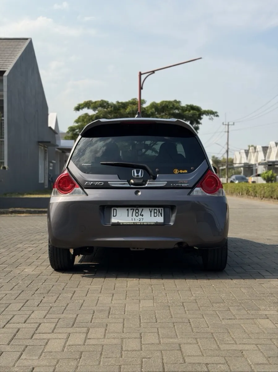 Foto Mobil Bekas Tampak Belakang Honda Brio 1.2 RS tahun 2017