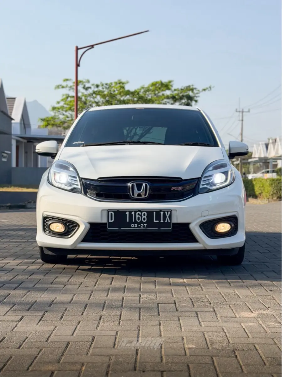Foto Mobil Bekas Tampak Depan Honda Brio 1.2 RS tahun 2017