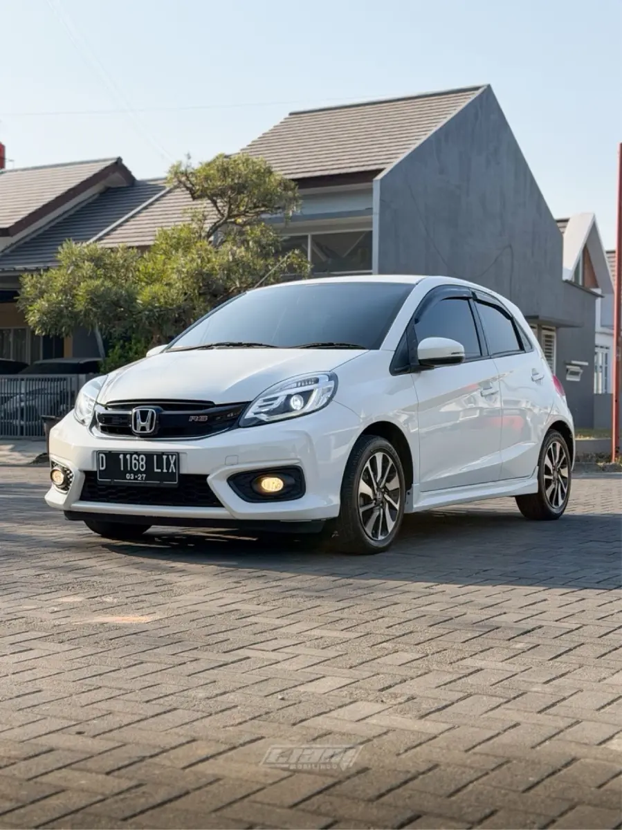 Foto Mobil Bekas Tampak Samping Honda Brio 1.2 RS tahun 2017