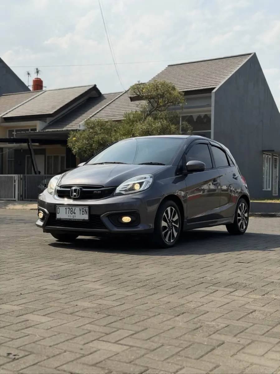 Foto Mobil Bekas Tampak Samping Honda Brio 1.2 RS tahun 2017