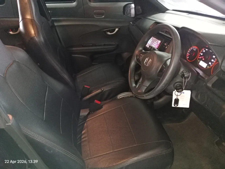 Foto Mobil Bekas Kabin Depan Honda Brio 1.2 RS tahun 2018