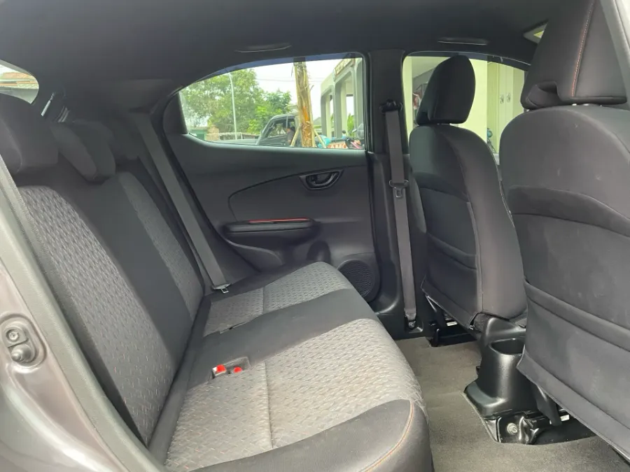 Foto Mobil Bekas Kabin Belakang Honda Brio 1.2 RS tahun 2019