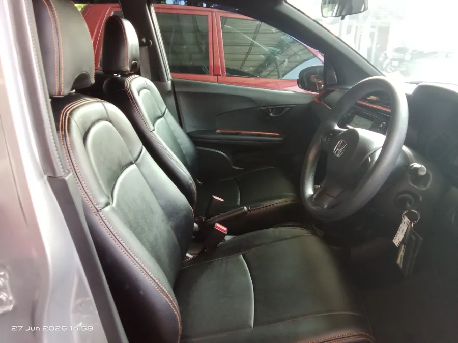 Foto Mobil Bekas Kabin Depan Honda Brio 1.2 RS tahun 2019
