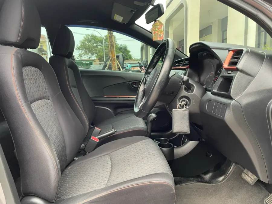 Foto Mobil Bekas Kabin Depan Honda Brio 1.2 RS tahun 2019