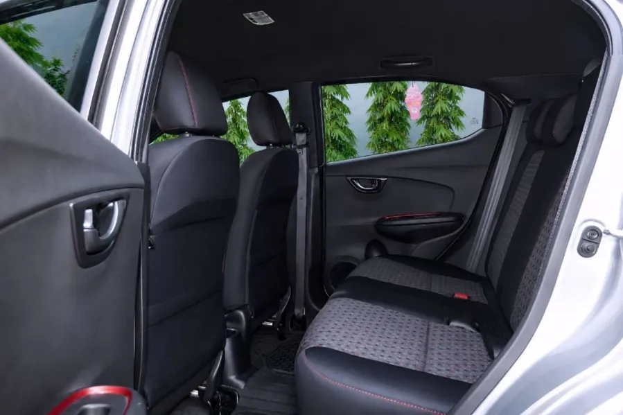 Foto Mobil Bekas Kabin Belakang Honda Brio 1.2 RS tahun 2021