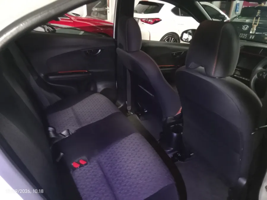 Foto Mobil Bekas Kabin Belakang Honda Brio 1.2 RS tahun 2021