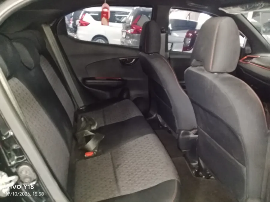 Foto Mobil Bekas Kabin Belakang Honda Brio 1.2 RS tahun 2021