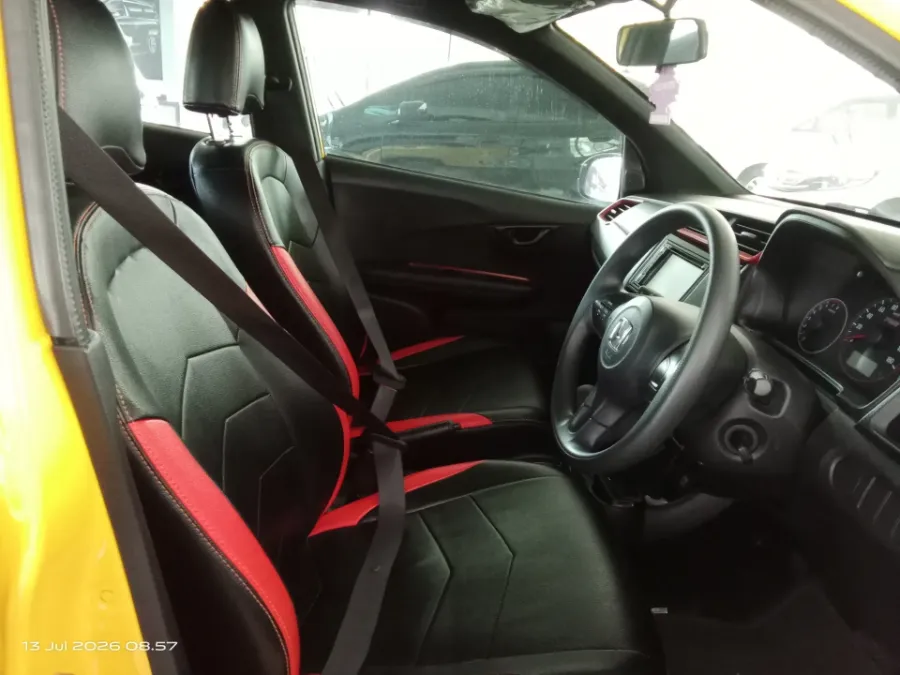 Foto Mobil Bekas Kabin Depan Honda Brio 1.2 RS tahun 2021
