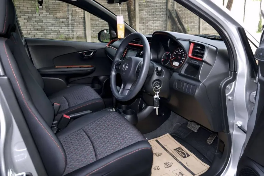 Foto Mobil Bekas Kabin Depan Honda Brio 1.2 RS tahun 2021