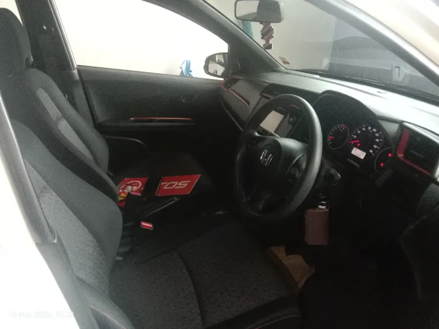 Foto Mobil Bekas Kabin Depan Honda Brio 1.2 RS tahun 2021