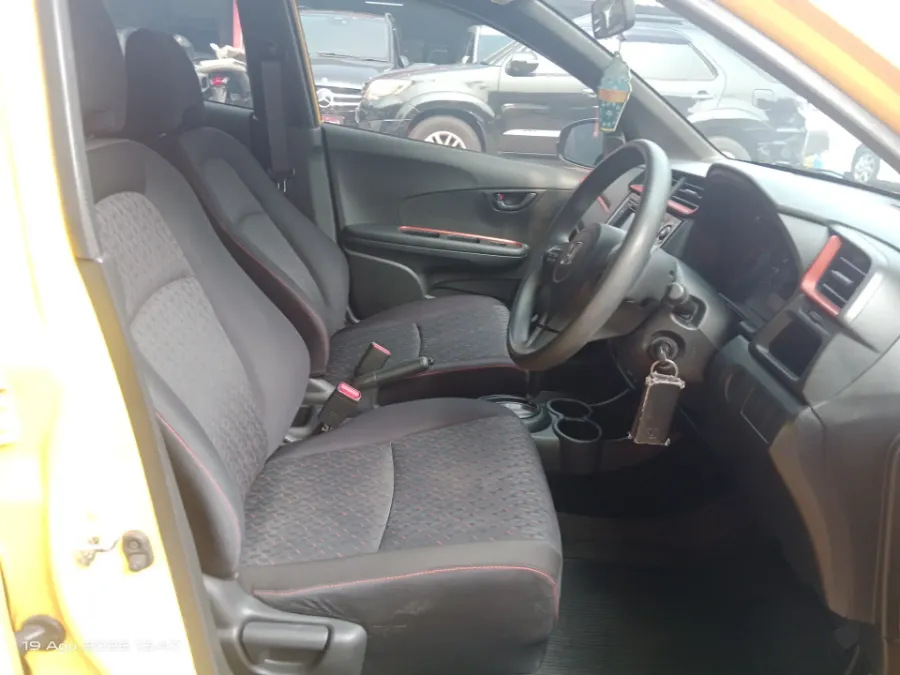 Foto Mobil Bekas Kabin Depan Honda Brio 1.2 RS tahun 2021