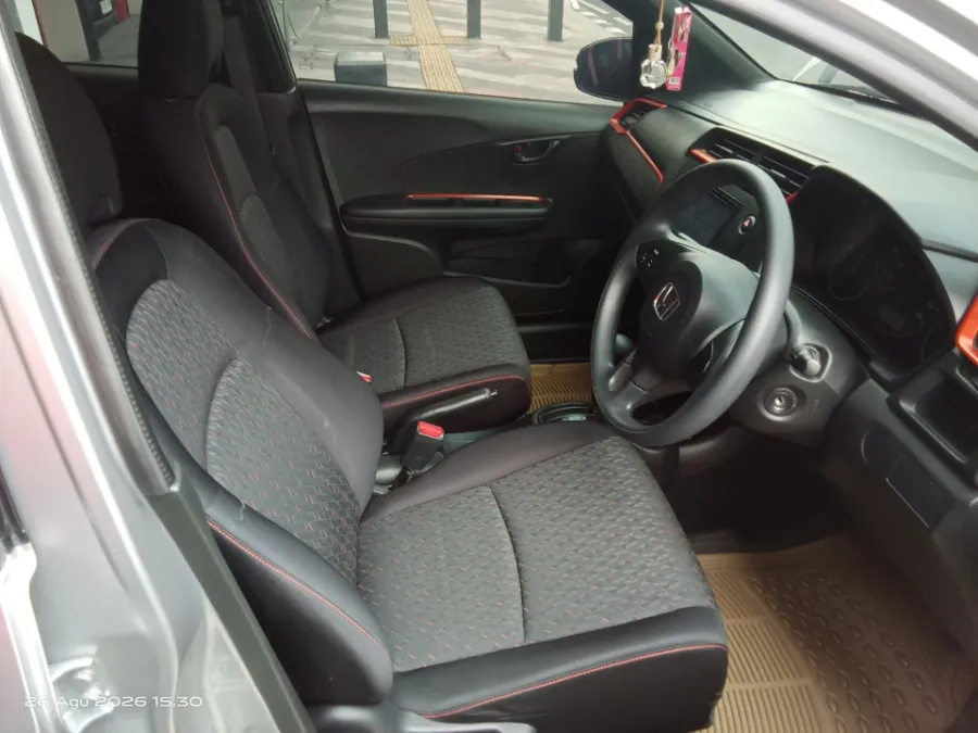 Foto Mobil Bekas Kabin Depan Honda Brio 1.2 RS tahun 2021