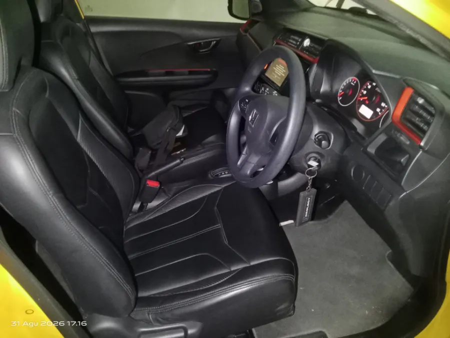 Foto Mobil Bekas Kabin Depan Honda Brio 1.2 RS tahun 2021