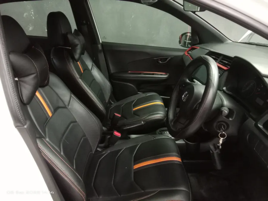 Foto Mobil Bekas Kabin Depan Honda Brio 1.2 RS tahun 2021