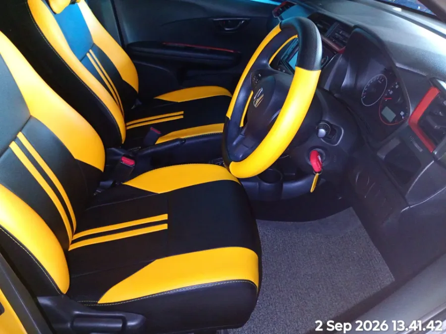 Foto Mobil Bekas Kabin Depan Honda Brio 1.2 RS tahun 2021