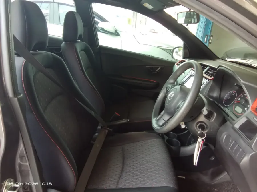 Foto Mobil Bekas Kabin Depan Honda Brio 1.2 RS tahun 2021