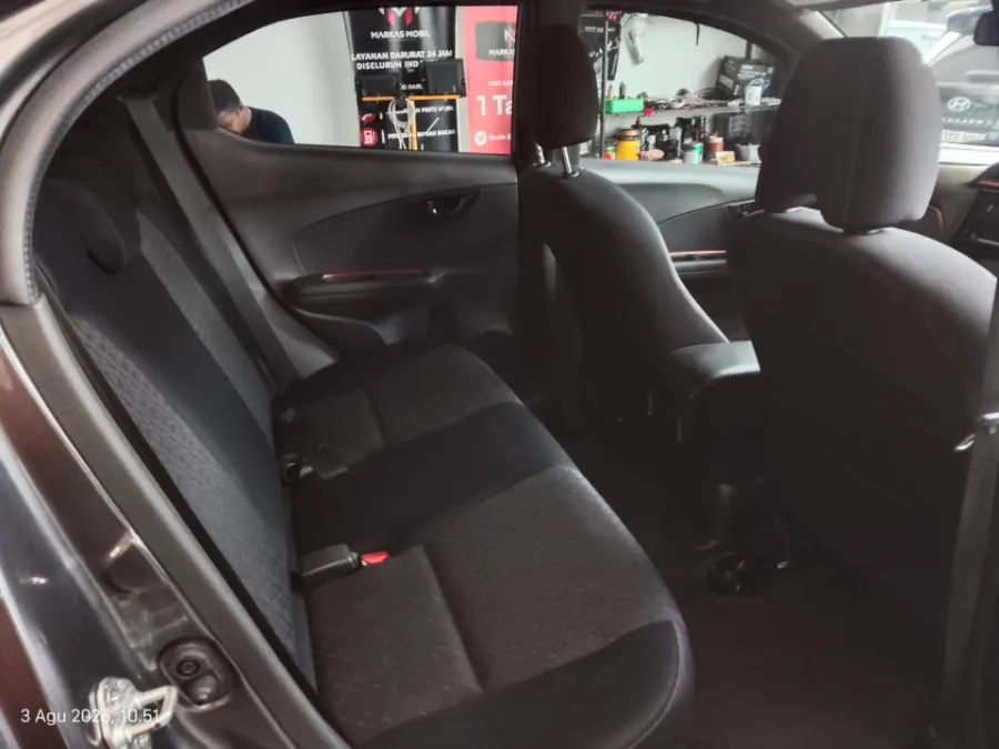 Foto Mobil Bekas Kabin Belakang Honda Brio 1.2 RS tahun 2022