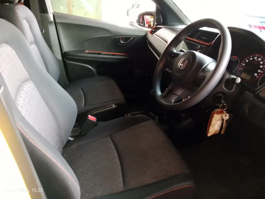 Foto Mobil Bekas Kabin Depan Honda Brio 1.2 RS tahun 2022
