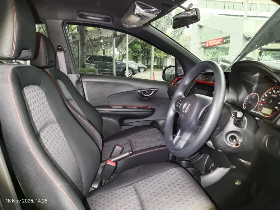 Foto Mobil Bekas Kabin Depan Honda Brio 1.2 RS tahun 2022