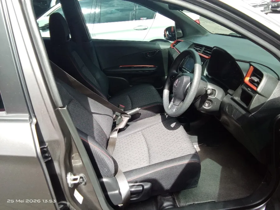 Foto Mobil Bekas Kabin Depan Honda Brio 1.2 RS tahun 2022