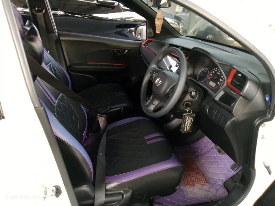 Foto Mobil Bekas Kabin Depan Honda Brio 1.2 RS tahun 2022