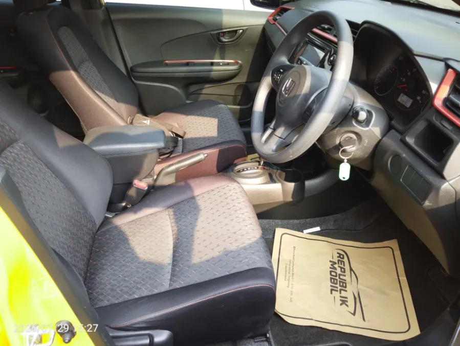 Foto Mobil Bekas Kabin Depan Honda Brio 1.2 RS tahun 2022