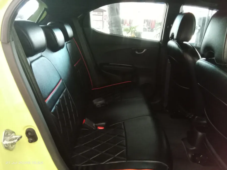 Foto Mobil Bekas Kabin Belakang Honda Brio 1.2 RS tahun 2024