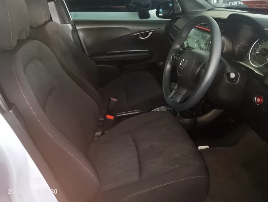 Foto Mobil Bekas Kabin Depan Honda Brio 1.2 RS tahun 2024