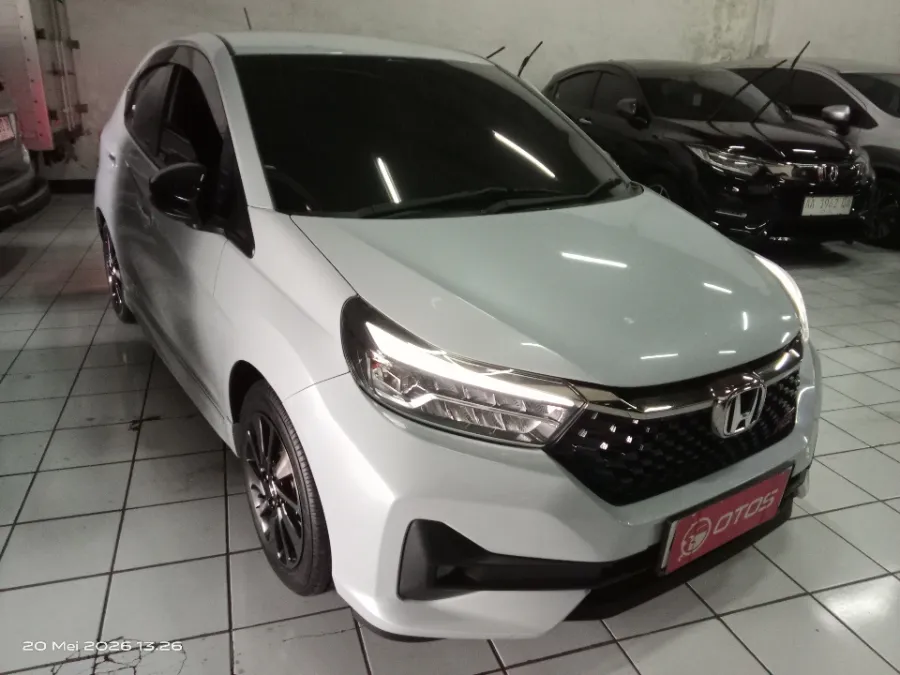 Foto Mobil Bekas Kanan Depan Honda Brio 1.2 RS tahun 2025