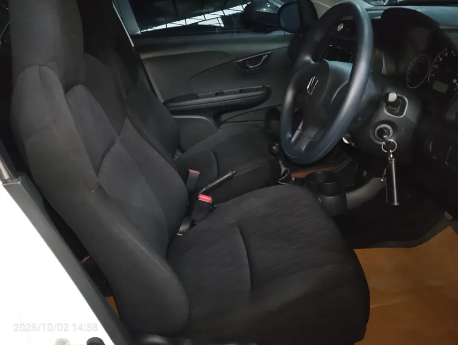 Foto Mobil Bekas Kabin Depan Honda Brio 1.2 S tahun 2023
