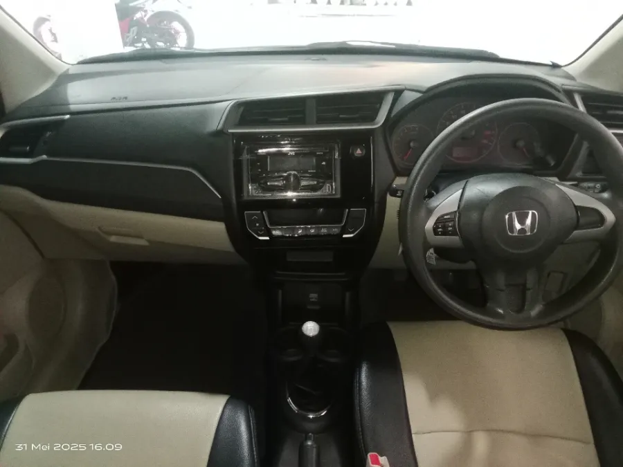 Foto Mobil Bekas Dashboard Honda Brio 1.2 Satya E tahun 2016