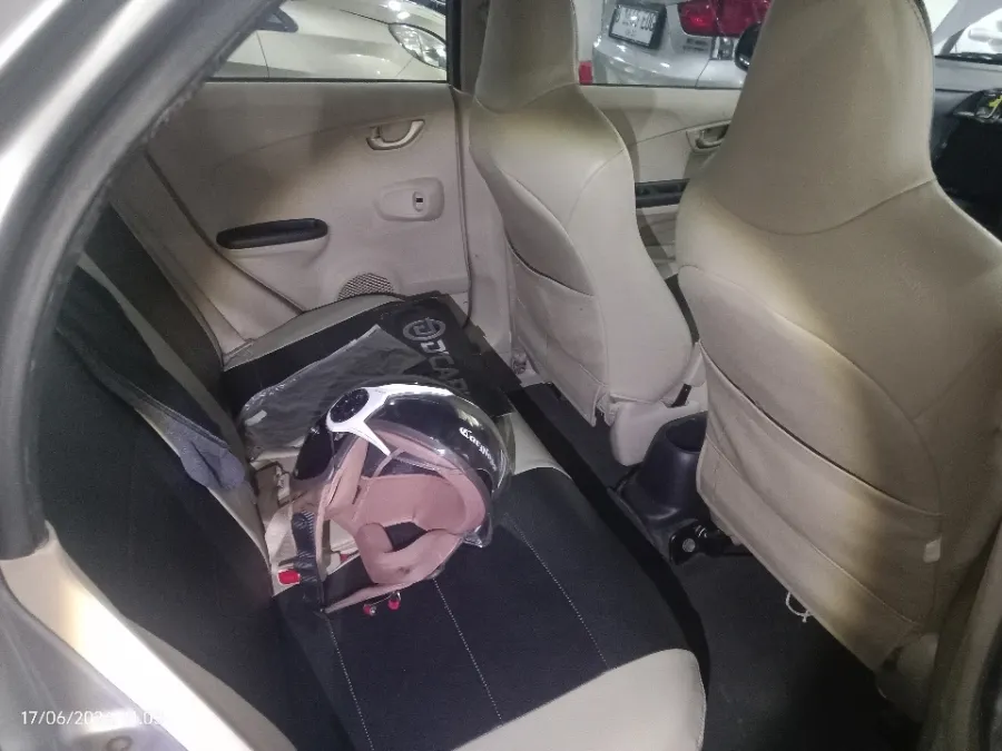 Foto Mobil Bekas Kabin Belakang Honda Brio 1.2 Satya E tahun 2016