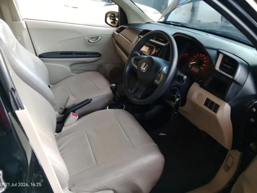 Foto Mobil Bekas Kabin Depan Honda Brio 1.2 Satya E tahun 2016