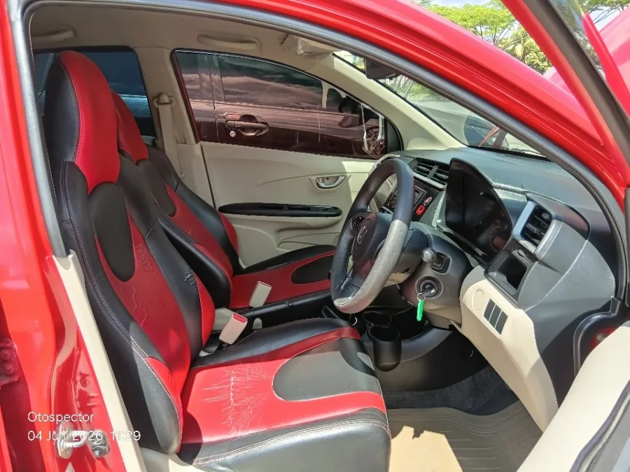 Foto Mobil Bekas Kabin Depan Honda Brio 1.2 Satya E tahun 2016