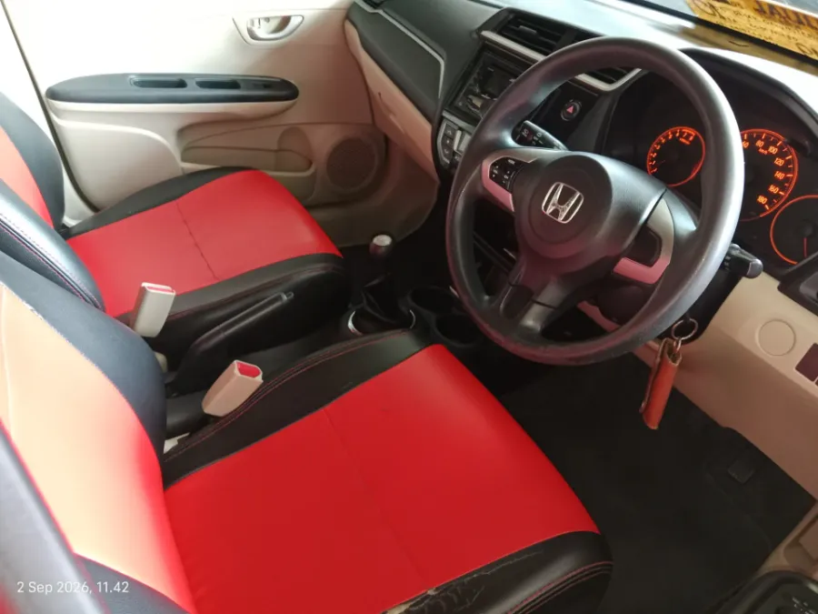 Foto Mobil Bekas Kabin Depan Honda Brio 1.2 Satya E tahun 2016