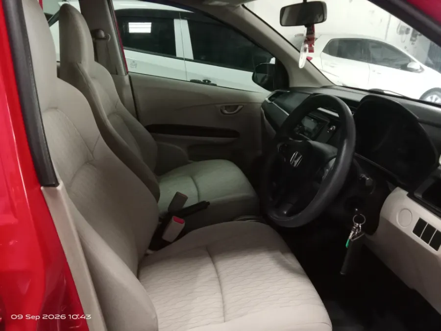 Foto Mobil Bekas Kabin Depan Honda Brio 1.2 Satya E tahun 2016
