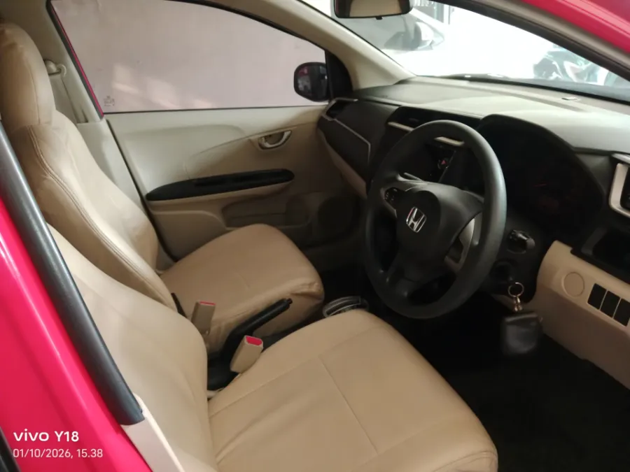 Foto Mobil Bekas Kabin Depan Honda Brio 1.2 Satya E tahun 2016