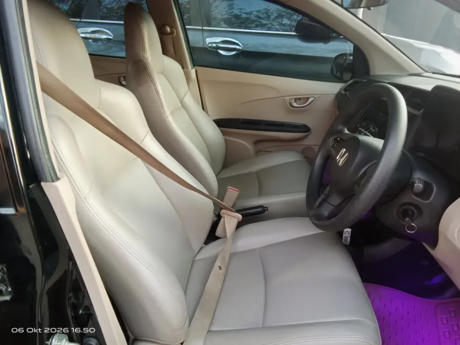 Foto Mobil Bekas Kabin Depan Honda Brio 1.2 Satya E tahun 2016
