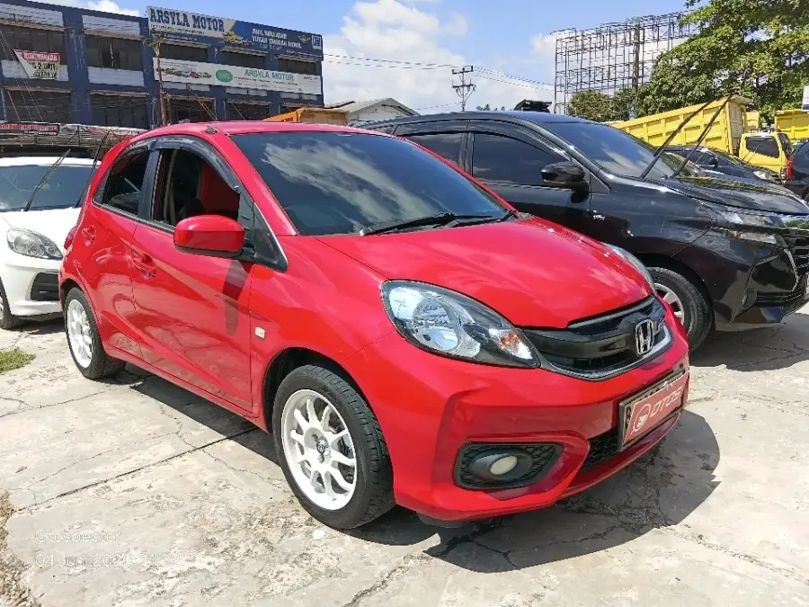 Foto Mobil Bekas Kanan Depan Honda Brio 1.2 Satya E tahun 2016