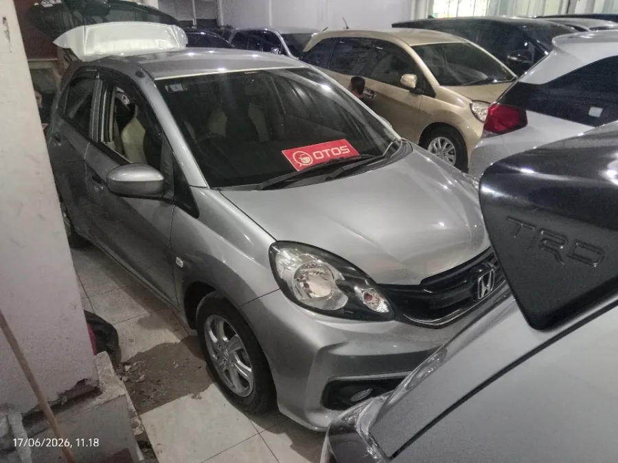 Foto Mobil Bekas Kanan Depan Honda Brio 1.2 Satya E tahun 2016