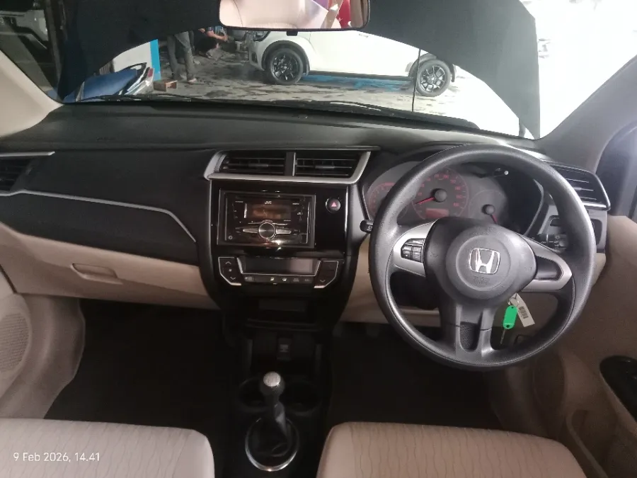 Foto Mobil Bekas Dashboard Honda Brio 1.2 Satya E tahun 2017