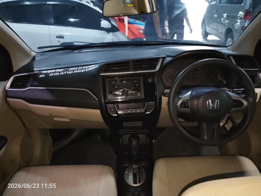 Foto Mobil Bekas Dashboard Honda Brio 1.2 Satya E tahun 2017