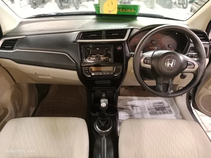 Foto Mobil Bekas Dashboard Honda Brio 1.2 Satya E tahun 2017