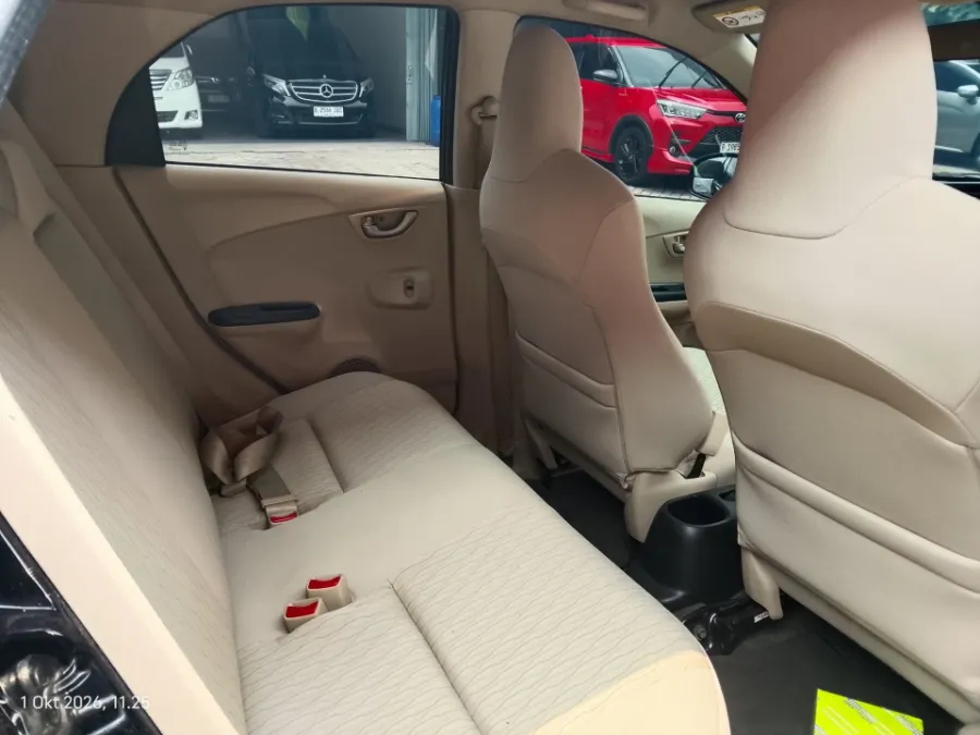 Foto Mobil Bekas Kabin Belakang Honda Brio 1.2 Satya E tahun 2017