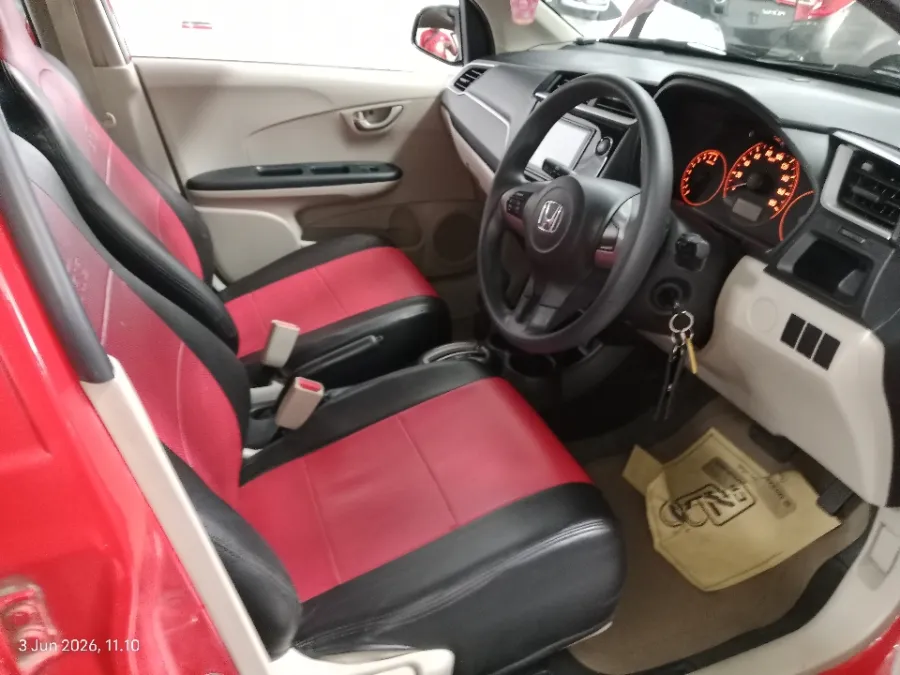 Foto Mobil Bekas Kabin Depan Honda Brio 1.2 Satya E tahun 2017
