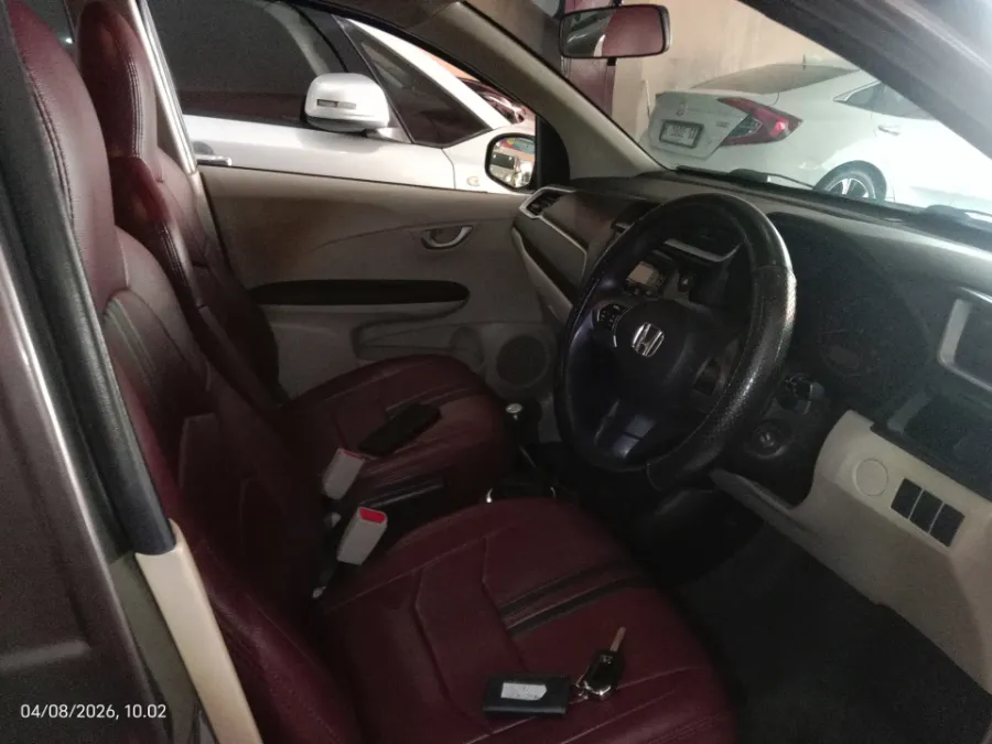 Foto Mobil Bekas Kabin Depan Honda Brio 1.2 Satya E tahun 2017