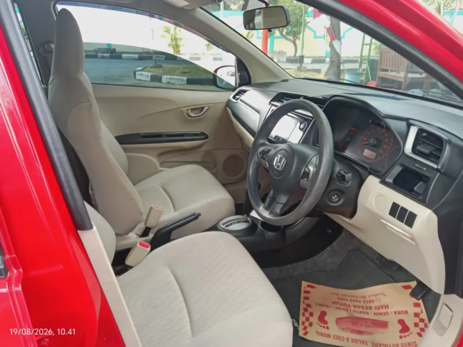 Foto Mobil Bekas Kabin Depan Honda Brio 1.2 Satya E tahun 2017