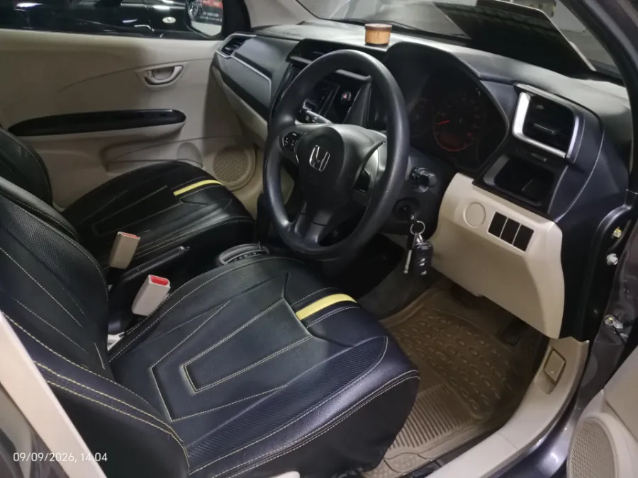 Foto Mobil Bekas Kabin Depan Honda Brio 1.2 Satya E tahun 2017