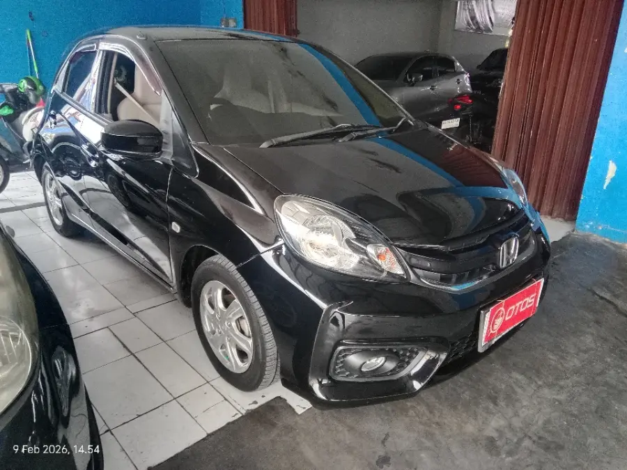 Foto Mobil Bekas Kanan Depan Honda Brio 1.2 Satya E tahun 2017